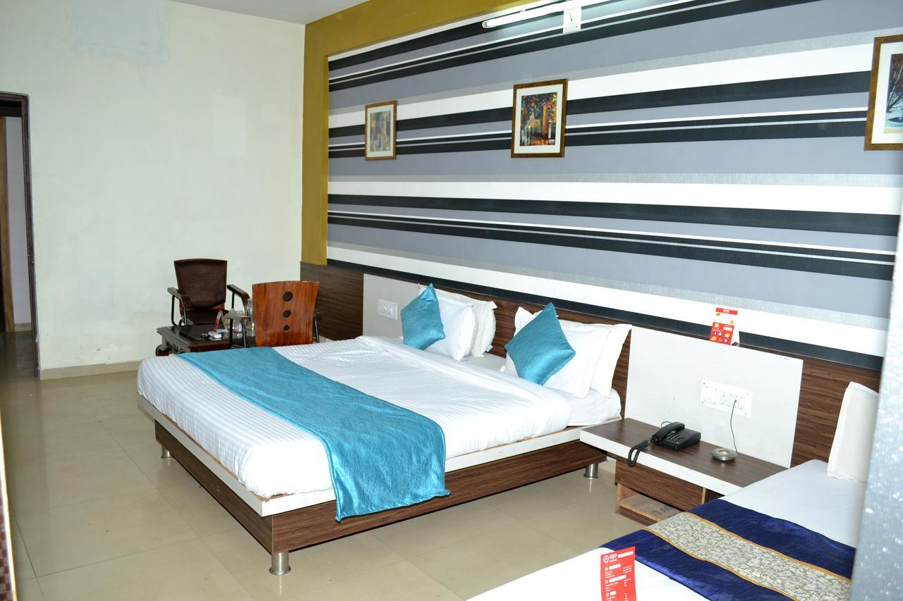 Hotel Neelkanth Residency Gandhinagar Eksteriør billede