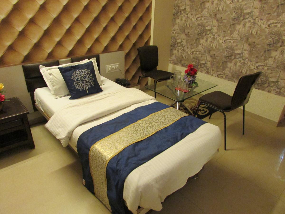Hotel Neelkanth Residency Gandhinagar Eksteriør billede