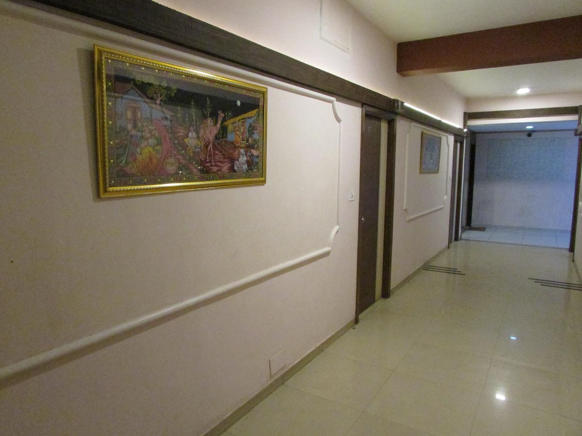 Hotel Neelkanth Residency Gandhinagar Eksteriør billede
