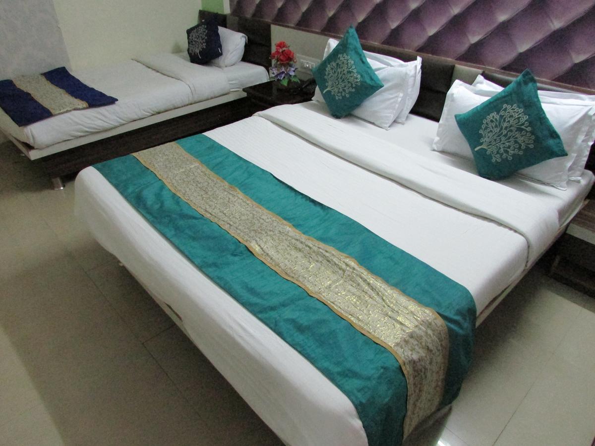 Hotel Neelkanth Residency Gandhinagar Eksteriør billede