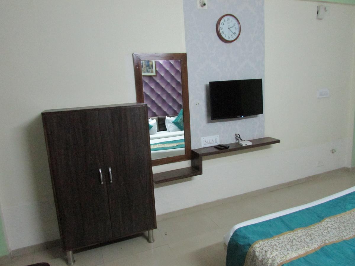 Hotel Neelkanth Residency Gandhinagar Eksteriør billede