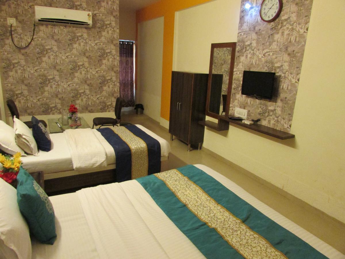 Hotel Neelkanth Residency Gandhinagar Eksteriør billede