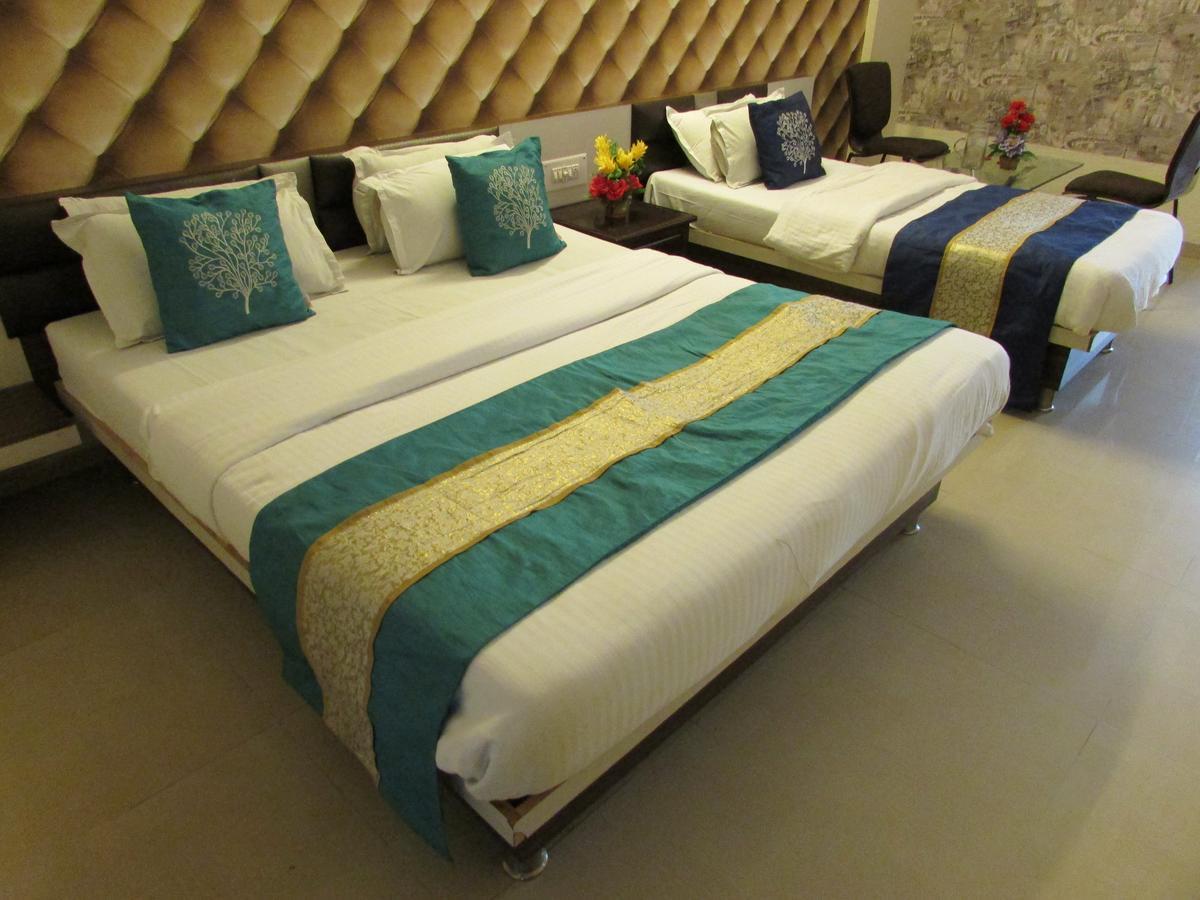 Hotel Neelkanth Residency Gandhinagar Eksteriør billede